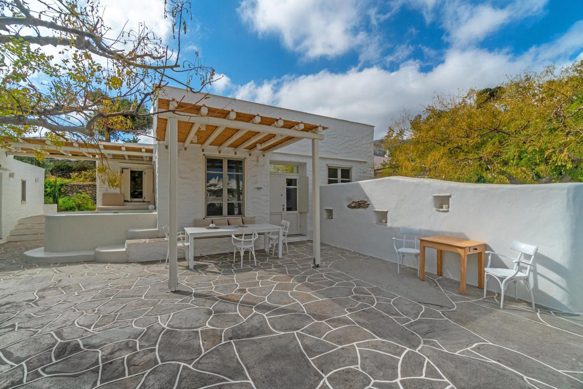 Rabagas Luxury - In The Heart Of Sifnos