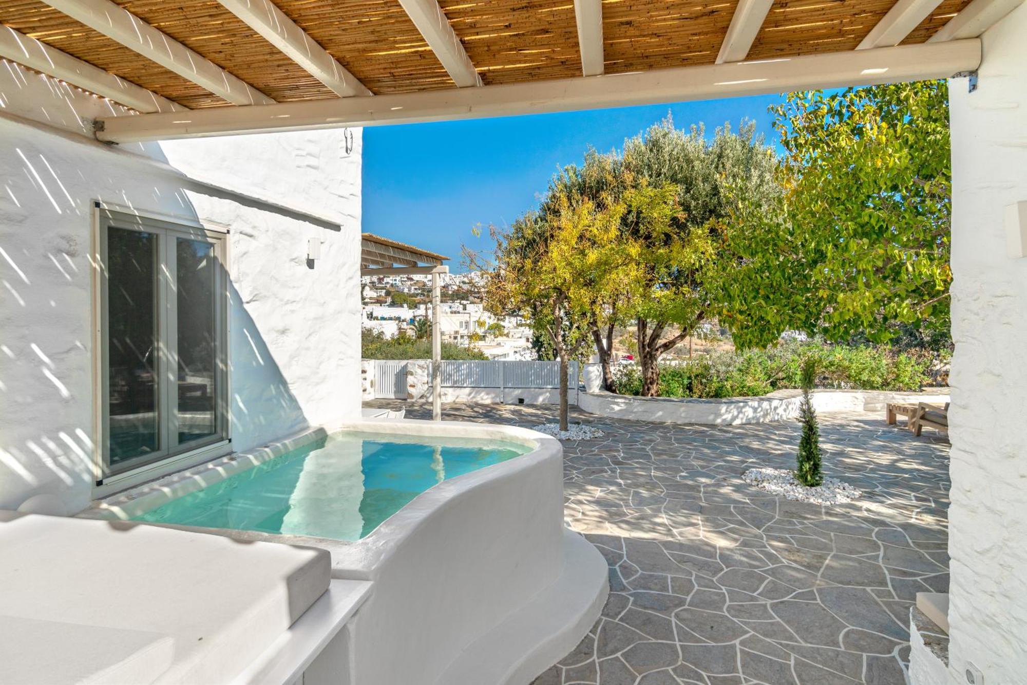 Rabagas Luxury - In The Heart Of Sifnos