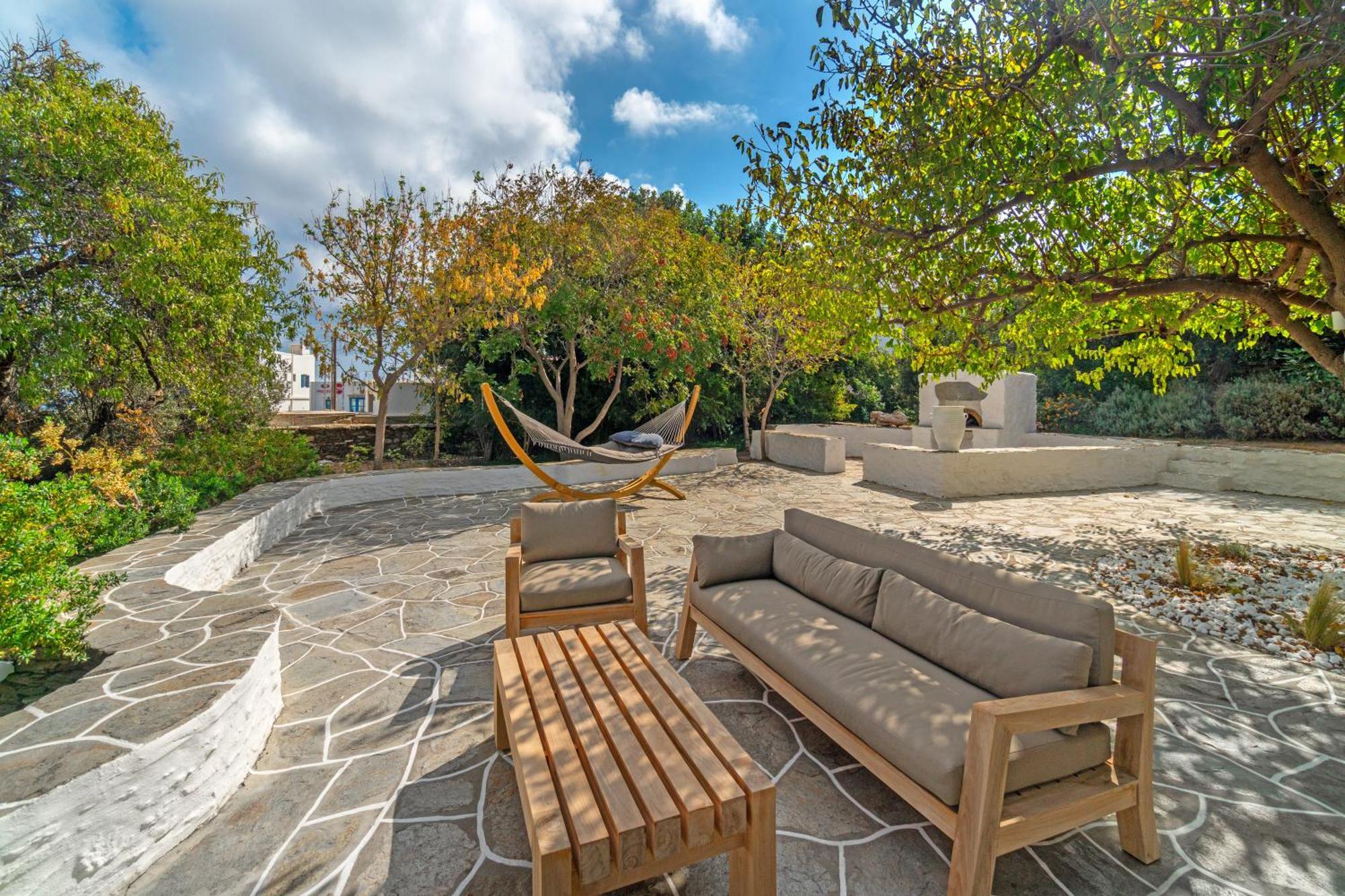 Rabagas Luxury - In The Heart Of Sifnos