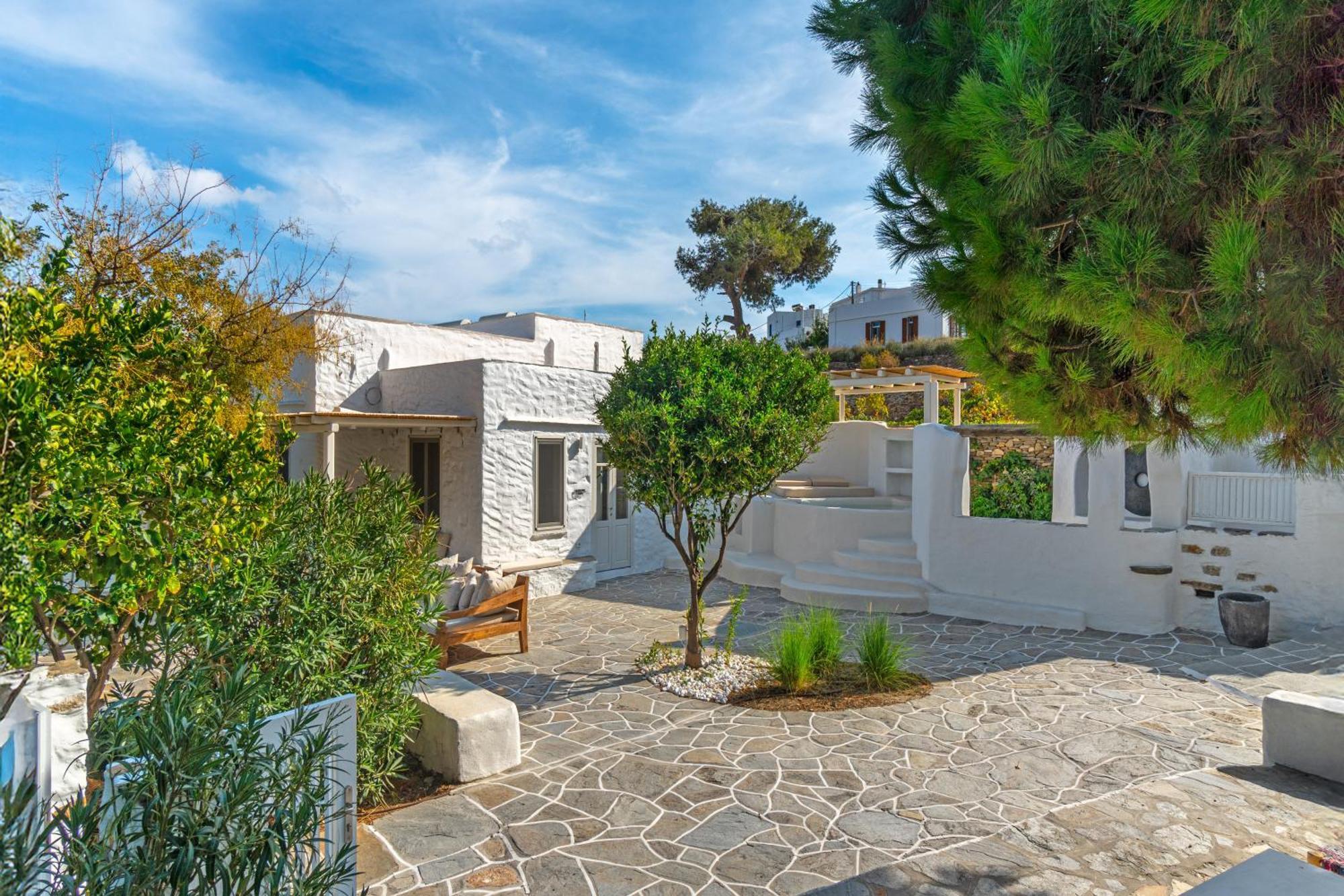 Rabagas Luxury - In The Heart Of Sifnos *