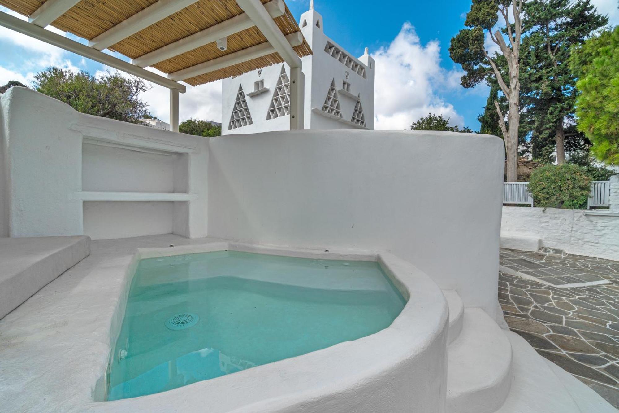 Rabagas Luxury - In The Heart Of Sifnos *