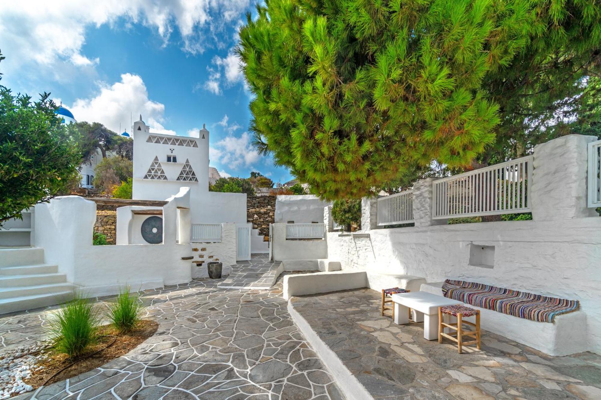 Rabagas Luxury - In The Heart Of Sifnos